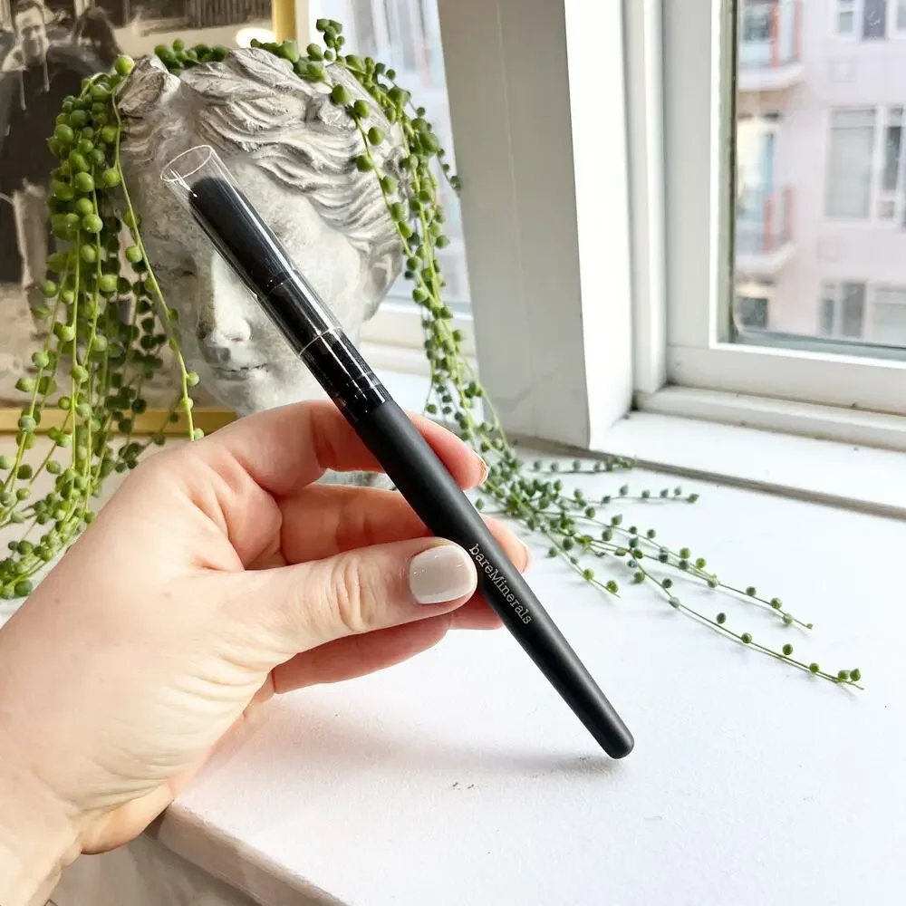 NEW BareMinerals Diffused Highlighter Brush
